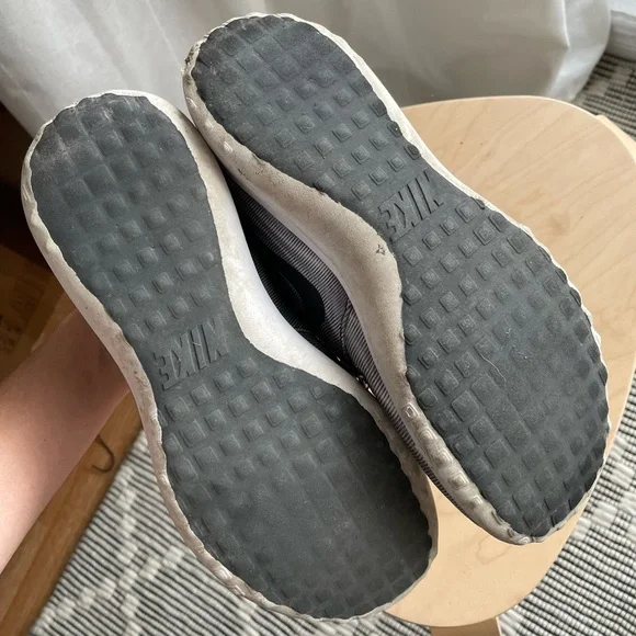 Nike Running Shoes - Picture 5 of 9